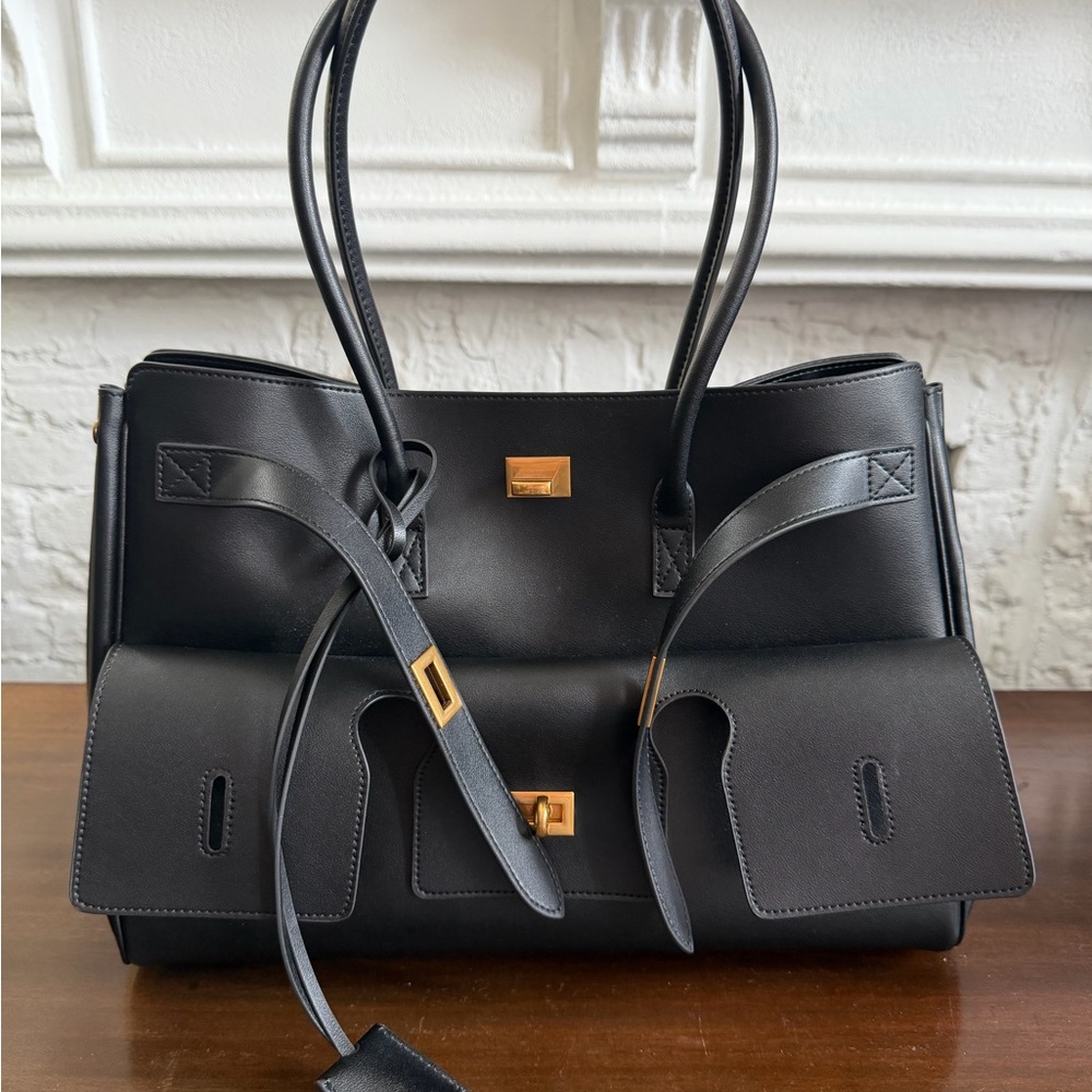 Elegant Black Leather Handbag